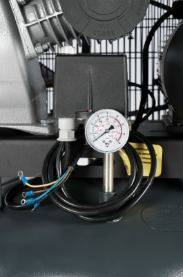 nordberg-ncpv300-950-kompressor-vertikalnyj-porshnevoj-s-remennoj-peredachej-380-v-resiv-270-l-950-l-min (3)