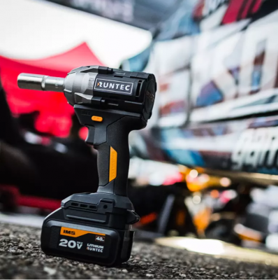 купить RUNTEC RT-IW750 Гайковерт ударный аккумуляторный RUNTEC PRO 1/2", 20В, 2*4Ач, 750Нм